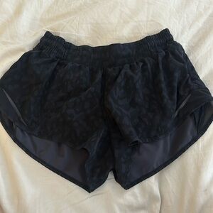 Lululemon hotty hot shorts. Size 6 2.5 length. Cheetah print